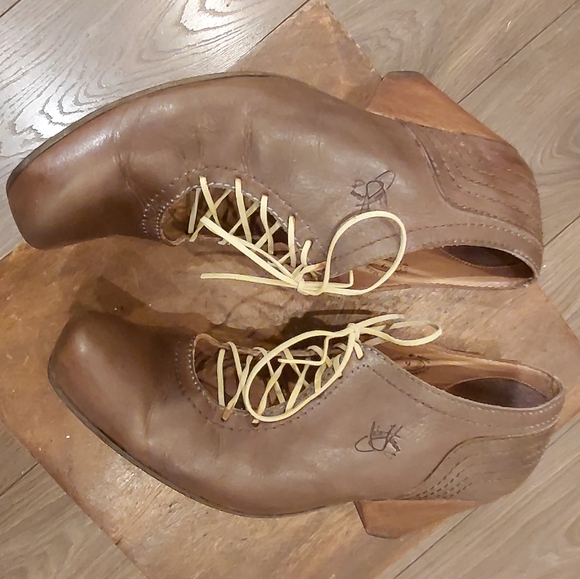 Fluevog Barkerville Get-ups - Picture 7 of 10